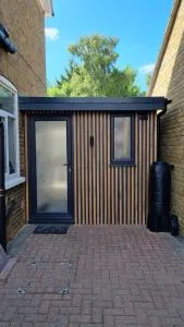 Self-contained annex, with parking. - Bredgar