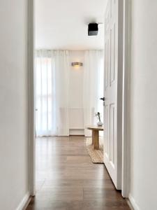 Chic Marble Arch with 100 inch Cinema & Premium Mattress, by The Design Traveller