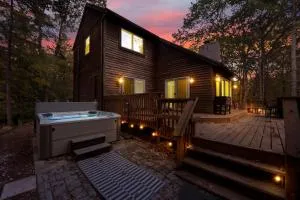 Nature's Paradise with Hot Tub and Fire Pit - Blakeslee