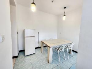 Modern Stay, Prime Location !