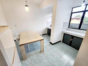 Modern Stay, Prime Location !