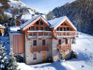Chalets Chalet in Valloire near Ski Slopes : Chalet Supérieur