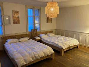 Very Old simple Flat 60m2 center of Burgdorf private Parking - SMALL BATHROOM