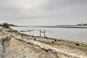 Coastal Waterford Getaway, Steps to the Water!