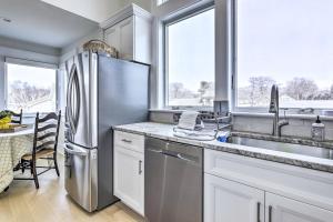 Coastal Waterford Getaway, Steps to the Water!