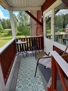 Persbacken i naturnära Ockelbo med fiske o Kungsberget när inpå,,,