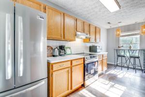 Knoxville Home with Sunroom about 9 Mi to Downtown!