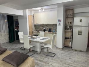 Apartament 3 camere lux cu terasă - Central Universitatea din Craiova - PARCARE GRATUITĂ