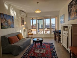 T2 avec grand balcon filant, Wifi, Clim à 4 min Remparts - 3-star hotels in Avignon