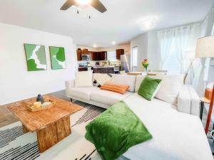 Family Modern Oasis Lackland BMT Family Home 3 Bed 2 Bath