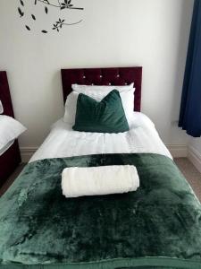 2 Bed Flat - Sleeps 5 - Pets - Parking - Wifi