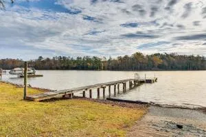 Saluda River Retreat with Boat Ramp and Water Views! - 纽贝里