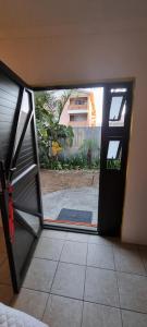 Neo & Ruks Guest House Boston Belleville 9