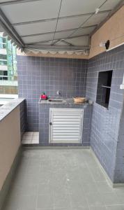 Apartamento quadra mar meia praia