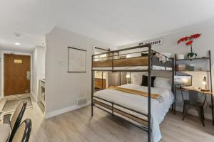 Ski-InOut Mountain Bunker: Luxury Studio Sleeps 6