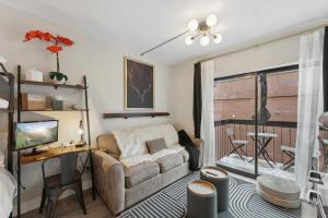 Ski-InOut Mountain Bunker: Luxury Studio Sleeps 6