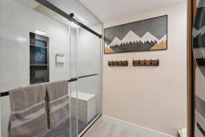 Ski-InOut Mountain Bunker: Luxury Studio Sleeps 6
