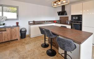 Maisons de vacances 3 Bedroom Cozy Home In Mormoiron : photos des chambres