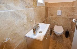 Maisons de vacances 3 Bedroom Cozy Home In Mormoiron : photos des chambres