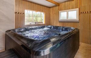 Lovely Home In Ledinghem With Wifi