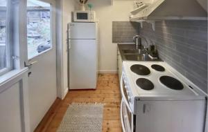 2 Bedroom Cozy Home In Uddevalla