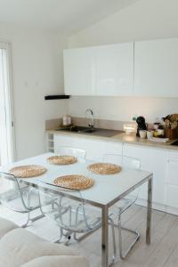 Maisons de vacances 20metres Plage - Maison -Jacuzzi - Wifi - Terrasse : photos des chambres