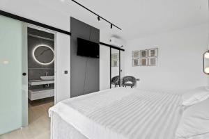 Villa Freedom with heated pool and tennis court