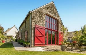Maisons de vacances Cozy Home In Saint Lyphard With Wifi : photos des chambres
