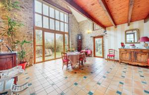 Cozy Home In Saint Lyphard With Wifi