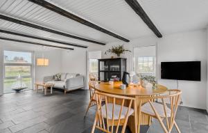 Nice Home In Løgstrup With Wifi