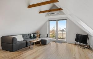 Nice Home In Løgstrup With Wifi