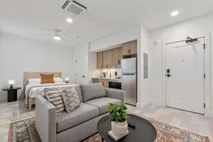 The Continental, powered by Placemakr - Downtown - Market Square - Pearsall