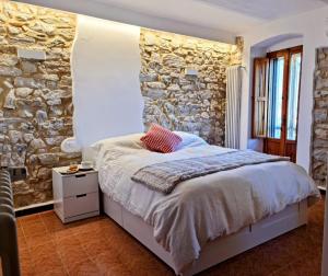 Authentic village townhouse with mountain views