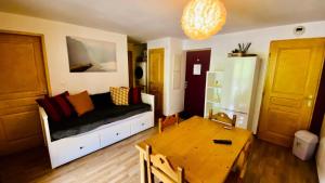 Appartements Residence Neige Et Golf - En front de neige pour ce joli studio avec grande terrasse MAE-8614 : photos des chambres