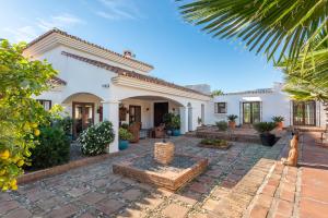 Gorgeous Spanish Chalet, Pool and Views - Шале, Малага