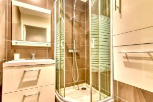Appartements Le Panoramique - Grand T2 metro B Oullins : photos des chambres