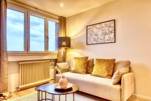 Appartements Le Panoramique - Grand T2 metro B Oullins : photos des chambres