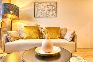 Appartements Le Panoramique - Grand T2 metro B Oullins : photos des chambres