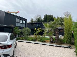 Poolside Retreat in Le Bouscat