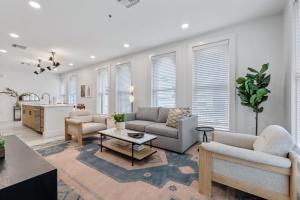 The Continental, powered by Placemakr - Downtown - Market Square