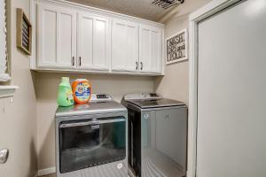 Pool On The Golf Course With 3BR and Close to Tarleton