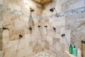 Pool On The Golf Course With 3BR and Close to Tarleton