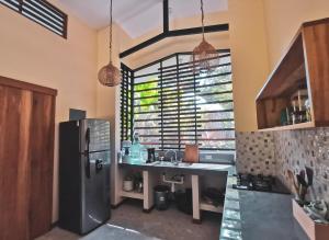 Casa Jobo con AC a 5 minutos del Mar