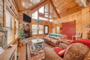 Hot Tub and Fire Pit Broken Bow Honeymoon Cabin - 斯蒂芬斯穴窟