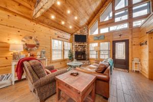 Hot Tub and Fire Pit Broken Bow Honeymoon Cabin