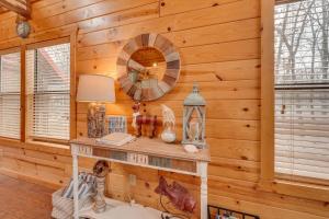 Hot Tub and Fire Pit Broken Bow Honeymoon Cabin