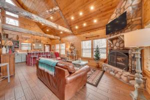 Hot Tub and Fire Pit Broken Bow Honeymoon Cabin