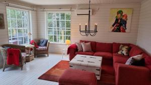 Mysig stuga med sjöutsikt