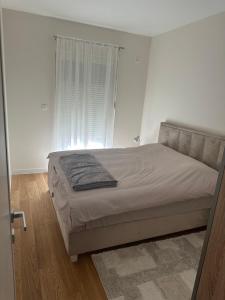 Stylish one bedroom apartment Central Point with -GARAGE 5 EUR PER DAY