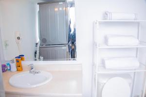 Cozy Haven 2 bedroom Basement apartment with Treated water